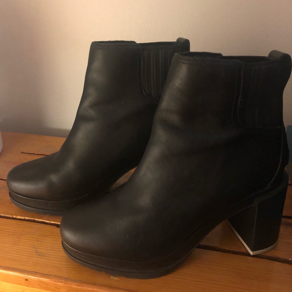 Sorel black waterproof high heel boots 7.5